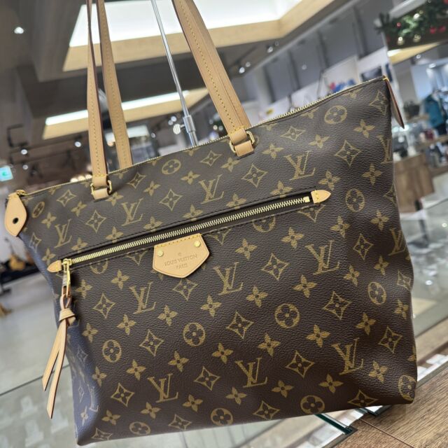 こんにちは🙋🏻‍♀️✨
かんてい局盛岡店です😛

LOUIS VUITTON ルイヴィトンから、
M42267 イエナMMが入荷しました︎⸜ 🙌🏻 ⸝‍

A4サイズもばっちり収納できる大きさで
通勤や通学にもお使いいただけるこちら😍

未使用で状態ばっちりなお品物- ̗̀ 💡 ̖́-
贈り物にもおすすめです🙆🏻‍♀️

ぜひ店頭にてご覧ください🌈

皆さまのご来店お待ちしております🙇🏻‍♀️

#かんてい局盛岡店
#LOUISVUITTON
#ルイヴィトン
#M42267
#イエナMM
#モノグラムキャンバス
#ブランドバッグ
#ブランド販売
#ブランド買取
#質預かり
#質屋
#岩手
#盛岡
#本宮
#皆さまのご来店お待ちしております