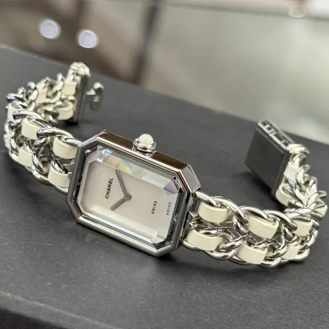 電池交換＆外装仕上げ済- ̗̀‪‪💡‬ ̖́-

CHANEL シャネルから、H1639
プルミエール Mサイズが入荷しました😆

ホワイトシェルの文字盤が
涼し気でとっても素敵🫶🏻

高級感たっぷりの1本です👀✨

店頭ではもちろんご試着OK🙆🏻‍♀️
気になる方はお気軽にお声がけください🧡💛

買取10％UPは本日最終日となります🚩

皆さまのご来店お待ちしております🙇🏻‍♀️

#かんてい局盛岡店
#CHANEL
#シャネル
#H1639
#プルミエール
#ホワイトシェル
#Mサイズ
#クォーツ
#ブランド時計
#ブランド販売
#ブランド買取
#質預かり
#質屋
#岩手
#盛岡
#本宮
#皆さまのご来店お待ちしております