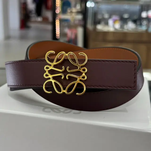 こんにちは✋🏻
かんてい局盛岡店です😊

LOEWE ロエベから、
アナグラムベルト(サイズ表記85)が
店頭に入荷しました🫶🏻

ブラウン系レザーに
ゴールドのアナグラムが上品で素敵🥰

コーディネートが
パッと華やかになりますね👀‼️

ほぼ使用感の感じられない
状態の良いお品物となります⸜🙌🏻⸝‍✨

これは早い者勝ち…🤭
ぜひ店頭にてご覧ください🧡💛

皆さまのご来店お待ちしております🙇🏻‍♀️

#かんてい局盛岡店
#LOEWE
#ロエベ
#アナグラムベルト
#ブランド小物
#ブランド販売
#ブランド買取
#質預かり
#質屋
#岩手
#盛岡
#本宮
#皆さまのご来店お待ちしております