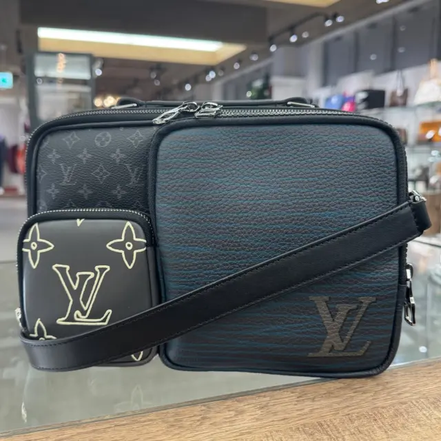 こんにちは🙆🏻‍♀️
かんてい局盛岡店です⸜🙌🏻⸝‍

LOUIS VUITTON ルイヴィトンから、
M45457 メッセンジャー･マルチポケットが
店頭に入荷しました- ̗̀‪‪💡‬ ̖́-

こちらは比較的状態の良いお品物🧡💛

モノグラム･エクリプスキャンバスに
LVパッチワークが施されたデザインが
とっても素敵なんです😍‼️

ぜひ店頭にてご覧ください🙏🏻✨

『ブラックフライデー 
ブランド品買取10％UP』は
明日11/30(日)まで👌🏼

LINEのお友だちに配信中のクーポンを使って
査定額UPできるこの機会をお見逃しなく🤭

皆さまのご来店お待ちしております🙇🏻‍♀️

#かんてい局盛岡店
#LOUISVUITTON
#ルイヴィトン
#M45457
#メッセンジャーマルチポケット
#モノグラムエクリプスキャンバス
#ショルダーバッグ
#ボディバッグ
#ブランドバッグ
#ブランド販売
#ブランド買取
#質預かり
#質屋
#岩手
#盛岡
#本宮
#皆さまのご来店お待ちしております