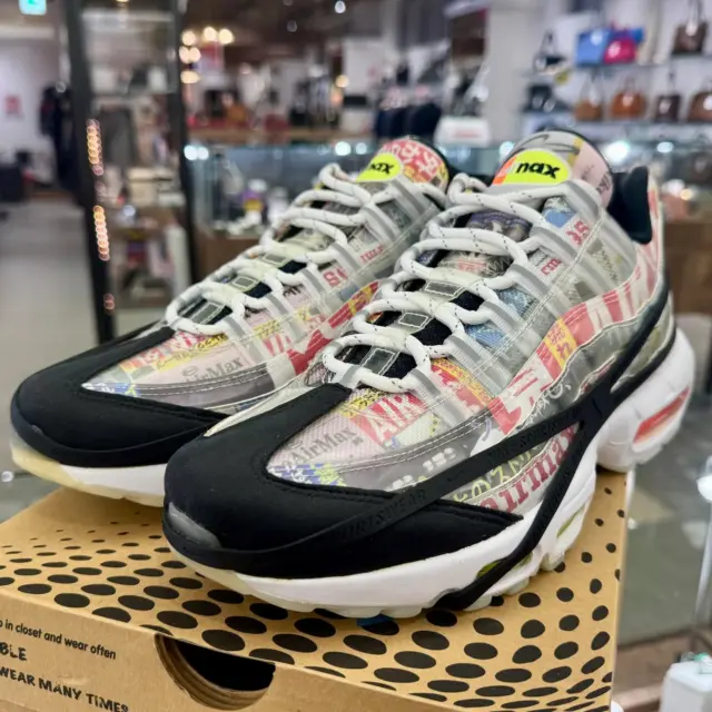こんにちは〰
かんてい局盛岡店です🎵

NIKE ナイキから、DD9355-300
AIR MAX 95 SE
エアマックス 95 シーズナル エディション
サイズ表記UK10(約28.0cm程度) が
店頭に入荷しました- ̗̀ 💡 ̖́-

こちらは1996年に
“AIR MAX 95” ブームを作るきっかけとなった
雑誌をオマージュしたお品物🤭

雑誌をコラージュしたような
デザインが目を惹きますね👀✨

店頭ではもちろんご試着OK🙆🏻‍♀️

気になる方はお気軽に
お近くのスタッフへお声がけください😍

初売りセールは1/12(月)まで⸜🙌🏻⸝‍
残すことろあと6日となっております🧡💛

皆さまのご来店お待ちしております🙇🏻‍♀️

#かんてい局盛岡店
#NIKE
#ナイキ
#DD9355-300
#AIRMAX95SE
#エアマックス
#UK10
#約28.0cm程度
#ブランドアパレル
#ブランド買取
#質預かり
#質屋
#岩手
#盛岡
#本宮
#皆さまのご来店お待ちしております