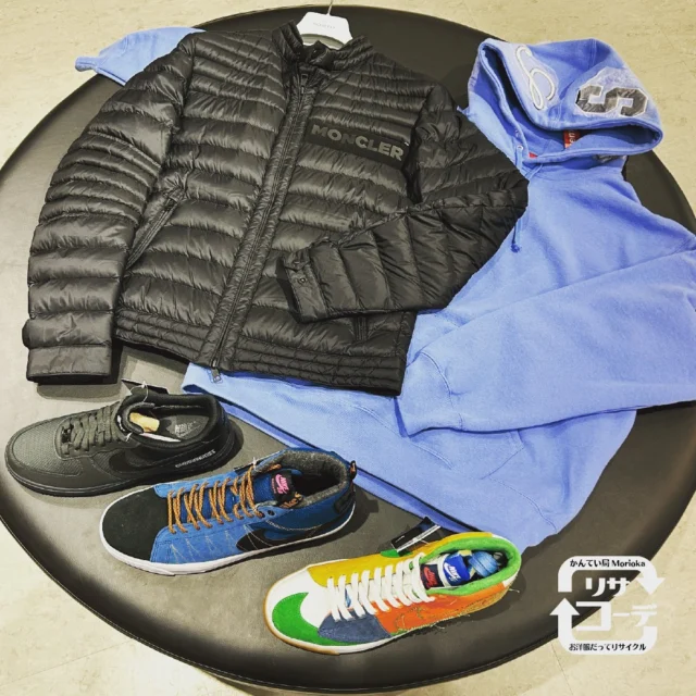 かんてい局のお洋服でリサイクルコーディネート、リサコです！ まだ雪があるというのに花粉を感じずにはいられない今日この頃、お手元にライトダウンのご準備を！

♺リサコーデNo.197 推しアイテム集め！
#MONCLER CONQUESライトダウン
#supreme マルチSロゴフーディー
#NIKE SB BLAZER MID PREMIUM DC8903-001
#NIKE SB ZOOM BLEZER MID EDGE
#NIKE AIRFORCE1 GTX CT2858

しゃばしゃばのフローズン状態の道にはこれがいいよね、と今朝スタッフの間で話になったゴアテックスのスニーカー。こちら、即売れするのでお早めに！リサコイチオシはライトダウン！携帯性が高くて春の寒い日までも大活躍、ジャケットのように羽織としても優秀ですね🤞❤️
毎日いろいろ何か見つかる🤩かんてい局盛岡店で皆様のお越しをお待ちしてます🔥