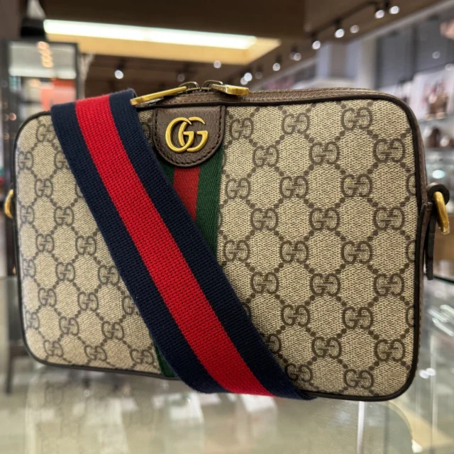 こんにちは🤭
かんてい局盛岡店です‼️

GUCCI グッチから、699439
オフィディア スモールクロスボディバッグが
店頭に入荷しました⸜🙌🏻⸝‍

こちらは使用感のほぼ感じられない
綺麗な状態のお品物- ̗̀‪‪💡‬ ̖́-

ショルダーバッグとしても、
クラッチバッグとしてもお使いいただける
便利バッグなんです😆

GGスプリームキャンバスは
キズやヨゴレにも強く
耐久性抜群でおすすめ👏🏻✨

これは早い者勝ちですね😍
ぜひ店頭にてご覧ください🙆🏻‍♀️

皆さまのご来店お待ちしております🧡💛

#かんてい局盛岡店
#GUCCI
#グッチ
#699439
#オフィディア
#スモールクロスボディバッグ
#GG
#ブランドバッグ
#ブランド財布
#ブランド販売
#ブランド買取
#質預かり
#質屋
#岩手
#盛岡
#本宮
#皆さまのご来店お待ちしております