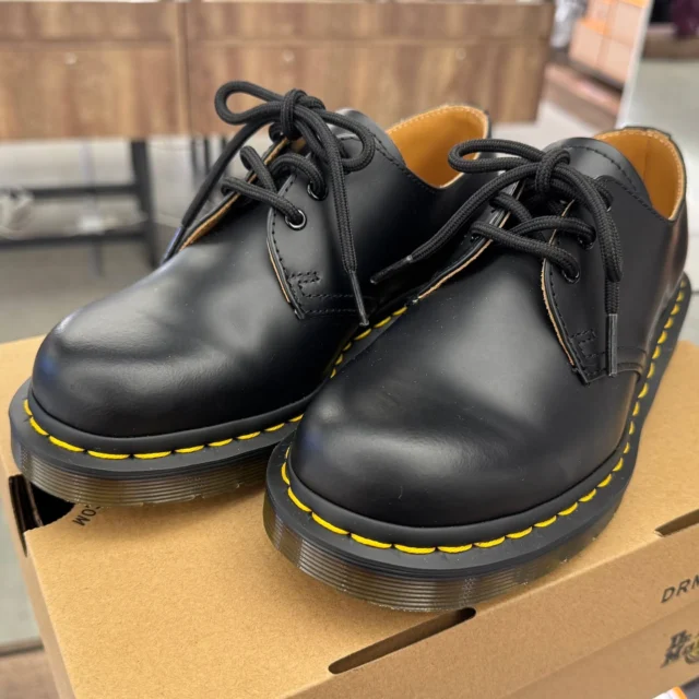 こんにちは‼️
かんてい局盛岡店です😊

Dr.Martens ドクターマーチンから、
1461 3ホールシューズ
サイズ表記UK4(日本サイズ約23.0cm程度) が
店頭に入荷しました⸜🙌🏻⸝‍

使用感のあまり感じられない
比較的状態の良いお品物🧡💛

サイズが合えば
かなりお買い得となりますよ🙆🏻‍♀️

もちろん店頭ではご試着OK- ̗̀‪‪💡‬ ̖́-

気になる方はお気軽に
スタッフへお声がけください🤚🏼✨️

かんてい局盛岡店では3/1(日)より
『新生活応援フェア』を開催中🏁

皆さまのご来店お待ちしております🙇🏻‍♀️

#かんてい局盛岡店
#Dr.Martens
#ドクターマーチン
#1461
#3ホールシューズ
#ブランドシューズ
#ブランドアパレル
#ブランド財布
#ブランド販売
#ブランド買取
#質預かり
#質屋
#岩手
#盛岡
#本宮
#皆さまのご来店お待ちしております