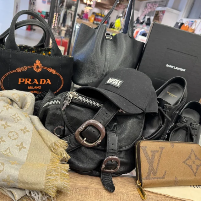 こんにちは‼️
かんてい局盛岡店です😊

かんてい局盛岡店では
ブランド買取10％UPを開催中です👌🏻

毎日たくさんのお客様に
ご来店いただいております😁

ありがとうございます⸜🙌🏻⸝‍

昨日お買い取りさせていただいた
お品物になります🙆🏻‍♀️

たくさんのお持ち込みを
ありがとうございます🙏🏻✨

ブランド品買取10％UPは3/31(火)まで🫶🏻

お家に眠っているブランド時計や
ブランドバッグ、貴金属、ジュエリー、
ブランドアパレル等がございましたら
この機会にお越しください😆

それでは本日も
皆さまのご来店お待ちしております🧡💛

#かんてい局盛岡店
#買取10％UP
#買取強化
#ブランド時計
#ブランドバッグ
#貴金属
#ジュエリー
#アパレル
#ブランド販売
#ブランド買取
#質預かり
#質屋
#岩手
#盛岡
#本宮
#皆さまのご来店お待ちしております