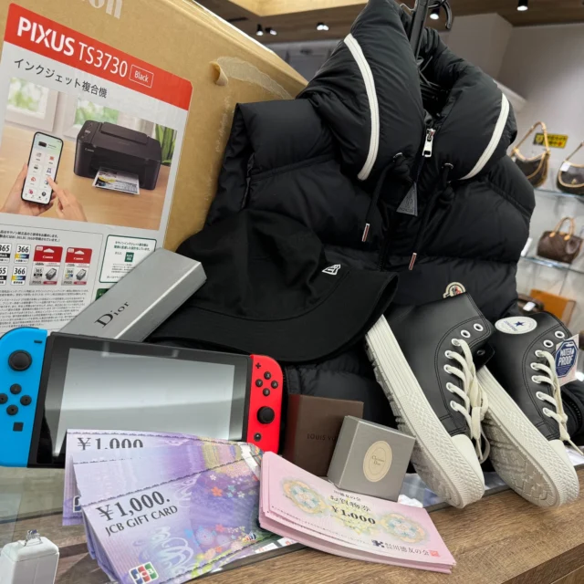 こんにちは🙋🏻‍♀️
かんてい局盛岡店です🫶🏻

かんてい局盛岡店では
3/31(火)までブランド買取10％UPを開催中🤭

3連休の真ん中の昨日も
たくさんのお客様にご来店いただき
ありがとうございました🙏🏻✨

昨日お買い取りさせていただいた
お品物になります🧡💛

たくさんのお持ち込み
ありがとうございます⸜🙌🏻⸝‍

お家に眠っているブランド時計や
ブランドバッグ、貴金属、ジュエリー、
ブランドアパレル等ございましたら
かんてい局盛岡店へお越しください‼️✨

皆さまのご来店お待ちしております🙇🏻‍♀️

#かんてい局盛岡店
#買取10％UP
#買取強化
#ブランド時計
#ブランドバッグ
#貴金属
#ジュエリー
#アパレル
#ブランド販売
#ブランド買取
#質預かり
#質屋
#岩手
#盛岡
#本宮
#皆さまのご来店お待ちしております