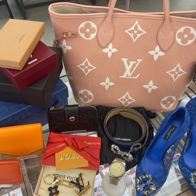 こんにちは👍🏻
かんてい局盛岡店です😆

かんてい局盛岡店では3/31(火)まで
ブランド買取10％UPを開催中です- ̗̀‪‪💡‬ ̖́-

毎日たくさんのお客様にご来店いただき
ありがとうございます🫶🏻

昨日お買い取りさせていただいた
お品物になります🙆🏻‍♀️

たくさんのお持ち込み
ありがとうございます⸜🙌🏻⸝‍✨

お家に眠っているブランド時計や
ブランドバッグ、貴金属、ジュエリー、
ブランドアパレル等ございましたら
かんてい局盛岡店へお越しください🧡💛

それでは本日も
皆さまのご来店お待ちしております🙇🏻‍♀️

#かんてい局盛岡店
#買取10％UP
#買取強化
#ブランド時計
#ブランドバッグ
#貴金属
#ジュエリー
#アパレル
#ブランド販売
#ブランド買取
#質預かり
#質屋
#岩手
#盛岡
#本宮
#皆さまのご来店お待ちしております