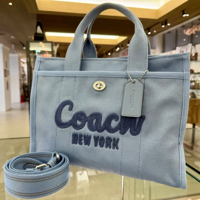 こんにちは⸜🙌🏻⸝‍
かんてい局盛岡店です✨

COACH コーチから、
CP158 カーゴ トートが
店頭に入荷しました🧡💛

筆記体の“COACH” のロゴ刺繍が
パッと目を惹くお品物🤩

ターンロック開閉のポケットも
印象的ですね😄

身のまわりの必要な物を
たっぷり持ち運べる便利な大きさ- ̗̀‪‪💡‬ ̖́-

ストラップも付属しますので、
肩掛けや斜め掛けもできる便利バッグです🫶🏻

ぜひ店頭にてご覧ください🙏🏻

皆さまのご来店お待ちしております🙇🏻‍♀️

#かんてい局盛岡店
#COACH
#コーチ
#CP158
#カーゴトート
#2WAYバッグ
#ブランドバッグ
#ブランド販売
#ブランド買取
#質預かり
#質屋
#岩手
#盛岡
#本宮
#皆さまのご来店お待ちしております