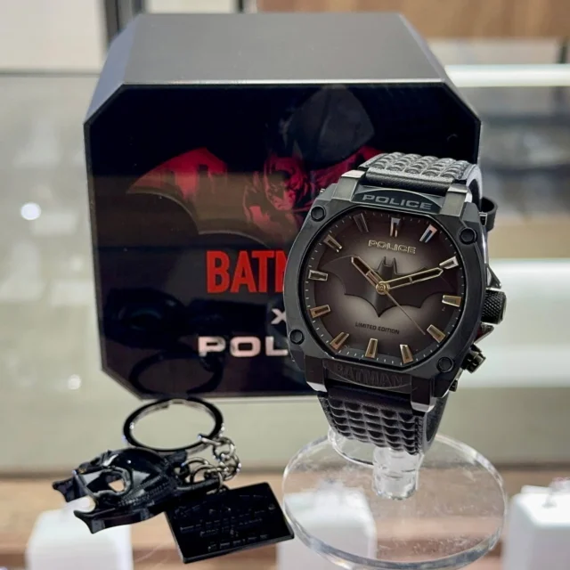 こんにちは‼️
かんてい局盛岡店です🤭

POLICE ポリスから、
PEWGD0022601 バットマンコラボ
FOREVER BATMAN フォーエバー バットマンが
店頭に入荷しました🧡💛

ブラックカラーで落ち着いたデザイン- ̗̀‪‪💡‬ ̖́-

バットマンファンにはたまらない
おすすめの1本です🦇

もちろんご試着OK︎👍🏻 ̖́-

気になる方はお気軽に
お声がけください🙏🏻✨

皆さまのご来店お待ちしております🙇🏻‍♀️

#かんてい局盛岡店
#POLICE
#ポリス
#PEWGD0022601
#BATMANコラボ
#FOREVERBATMAN
#フォーエバーバットマン
#クォーツ
#コレクション
#腕時計
#ブランド時計
#ブランド販売
#ブランド買取
#質預かり
#質屋
#岩手
#盛岡
#本宮
#皆さまのご来店お待ちしております