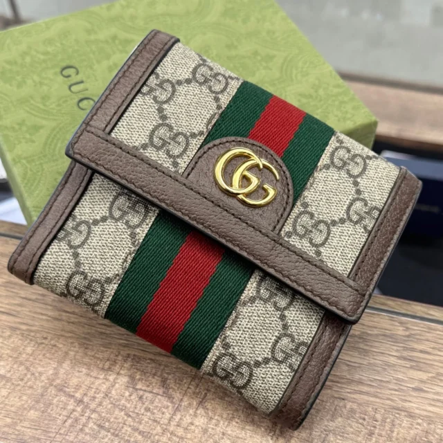 こんにちは～
かんてい局盛岡店です🤭♪

GUCCI グッチから、523173
オフィディア 2つ折り財布が
店頭に入荷しました⸜🙌🏻⸝‍

キズやヨゴレに強い
GGスプリームキャンバス✖シェリーラインが
GUCCIらしい素敵なお品物🧡💛

コンパクトなサイズ感ですが、
収納力は抜群😆!!

スタッフおすすめウォレットです🙆🏻‍♀️

ぜひ店頭にてご覧ください🙏🏻✨

皆さまのご来店お待ちしております🙇🏻‍♀️

#かんてい局盛岡店
#GUCCI
#グッチ
#523173
#オフィディア
#2つ折り財布
#ブランド財布
#ブランド販売
#ブランド買取
#質預かり
#質屋
#岩手
#盛岡
#本宮
#皆さまのご来店お待ちしております