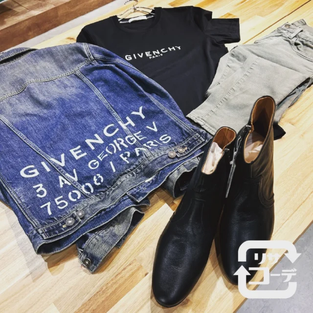 かんてい局のお洋服でリサイクルコーディネート、リサコです！シンプルなロゴTが主役！

リサコーデ No.203 GIVENCHY TEE-SHIRT
#GIVENCHY バックプリントデニムジャケット
#GIVENCHY ロゴTシャツ
#POLO RALPH LAUREN カラーデニム
#Maison Margiela サイドジップブーツ

私事最近ライブの物販のバンドTシャツ買っちゃいがちです、、というのもプリントがカッコイイ！これにライブで熱を注入してパワーをくれる究極の１枚に🔥まだまだ増えそうなので日々かっこよく着たいと思います🔥🤟

只今ブランドロゴTシャツを取り揃えております。人気のお品ですので是非チェックしてください❤️皆さまのご来店を心よりお待ちしております😊

#ジバンシー
#デニムジャケット
#Tシャツ
#マルジェラ
#ブーツ
#リサコ
#ブランド販売
#ブランド買取
#ブランド古着
#質預かり
#質屋
#岩手
#盛岡
#皆さまのご来店お待ちしております
