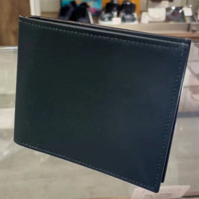 こんにちは✨
かんてい局盛岡店です🎵

本日ご紹介するのは【HERMESエルメス】シチズンツイルコンパクト🩶🩶

落ち着いたグレーカラーが上品で、内側には鮮やかな幾何学模様が顔をのぞかせます✨
使う度に気分を高めてくれそうですね😆

上質なレザーの手触りや丁寧な仕立てもぜひ店頭でご覧いただきたいポイントです🧡

そして今ならなんと楽天スーパーセールと連動で店頭でも10％OFFになります🎉
ぜひ店頭にてご覧くださいね🧡

皆さまのご来店お待ちしております🙇🏻‍♀️

#かんてい局盛岡店 
#ブランドバッグ
#ブランド販売
#ブランド買取
#質預かり
#質屋
#岩手
#盛岡
#本宮
#皆さまのご来店お待ちしております
