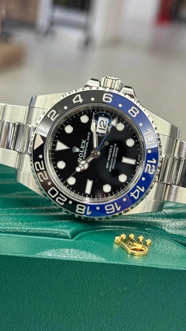 こんにちは🧡💛
かんてい局盛岡店です‼️
⁡
ROLEX ロレックス
126710BLNR GMTマスターII
ランダム番(2023年11月記載)が
店頭に入荷しました👑
⁡
青✖️黒のベゼルがかっこいい
バットマン🦇
⁡
比較的使用感の少ない
お品物となります🙃
⁡
お探しだった方
いかがでしょうか❓✨️
⁡
もちろんご試着OK︎👍🏻 ̖́-

気になる方は
お声がけください🌈
⁡
皆さまのご来店お待ちしております🙇🏻‍♀️
⁡
#かんてい局盛岡店
#ROLEX
#ロレックス
#GMTマスターII
#バットマン