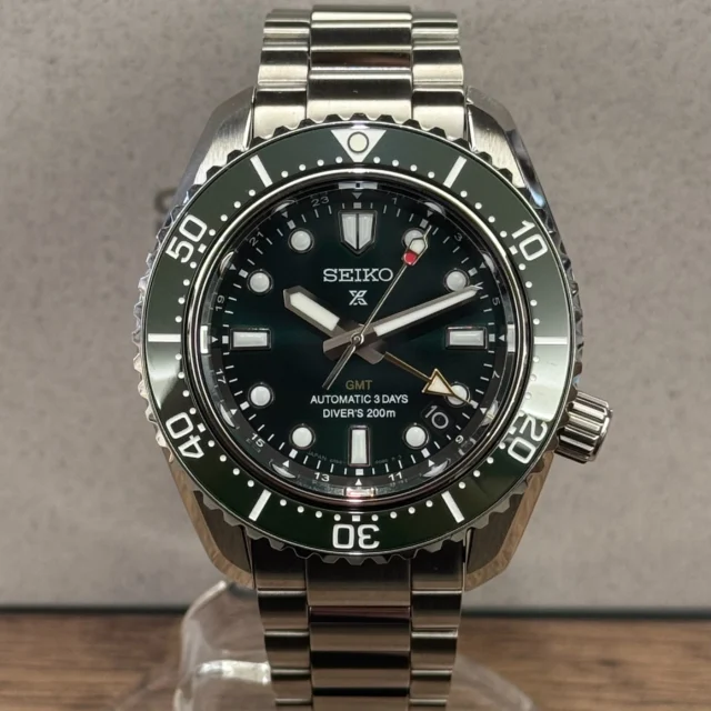こんにちは‼️
かんてい局盛岡店です🧡💛

SEIKO セイコーから、SBEJ009
PROSPEX Diver Scuba
プロスペックス ダイバースキューバ
1968ヘリテージ GMTが
店頭に入荷しました︎👍🏻 ̖́-

大谷翔平選手⚾が広告で着用したことでも
大きな話題を呼んだ人気の高い1本⸜🙌🏻⸝‍

カジュアルシーンだけでなく、
ビジネススタイルにも✨

比較的状態の良い
スタッフおすすめのお品物です😆

店頭ではもちろんご試着OK- ̗̀‪‪💡‬ ̖́-

気になる方はお気軽に
お近くのスタッフへお声がけください🌈

皆さまのご来店お待ちしております🙇🏻‍♀️

#かんてい局盛岡店
#SEIKO
#セイコー
#SBEJ009
#PROSPEXDiverScuba
#プロスペックスダイバースキューバ
#1968ヘリテージGMT
#ブランド時計
#ブランド販売
#ブランド買取
#質預かり
#質屋
#岩手
#盛岡
#本宮
#皆さまのご来店お待ちしております