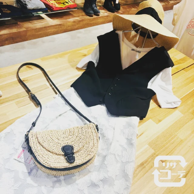 かんてい局のお洋服でリサイクルコーディネート、リサコです！こちらをコーディネートでお買い上げいただくと、合計金額から10％OFF！ジレはおしゃれだけでなくもスタイルアップも狙ってきますね💯

リサコーデ No.204 ハンサムレディスタイル
#Y’s　バックリボンベスト
#IENA カットJAQドビースカート
#FERRUCCIO VECCHI ITALY ペーパハット
#ZARA ウーブンショルダーバッグ
#ZARA チャンキーヒールサンダル

只今アパレル/靴など２点以上のお買い上げで10％OFFのセールを開催中です。これから着るものがお買い得になっていますので是非チェックしてください！皆さまのご来店を心よりお待ちしております😊❤️

#ワイズ
#ジレ
#イエナ
#レースナロースカート
#ザラ
#サンダル
#サマーセール
#リサコ
#ブランド販売
#ブランド買取
#ブランド古着
#質預かり
#質屋
#盛岡
#皆さまのご来店お待ちしております