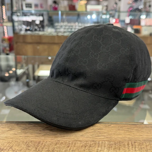 こんにちは︎👍🏻 ̖́-
かんてい局盛岡店です‼️

GUCCI グッチから、200035
GGキャンバス ベースボールキャップが
店頭に入荷しました🧡💛

合わせやすいブラックカラーのGGキャンバスに
サイドのシェリーラインが素敵😍

シンプルコーデに映える
おすすめのお品物です⸜🙌🏻⸝‍

ぜひ店頭にてご確認ください🤭

皆さまのご来店お待ちしております🙇🏻‍♀️

#かんてい局盛岡店
#GUCCI
#グッチ
#200035
#GGキャンバス
#ベースボールキャップ
#シェリーライン
#ブランドアパレル
#ブランド販売
#ブランド買取
#質預かり
#質屋
#岩手
#盛岡
#本宮
#皆さまのご来店お待ちしております