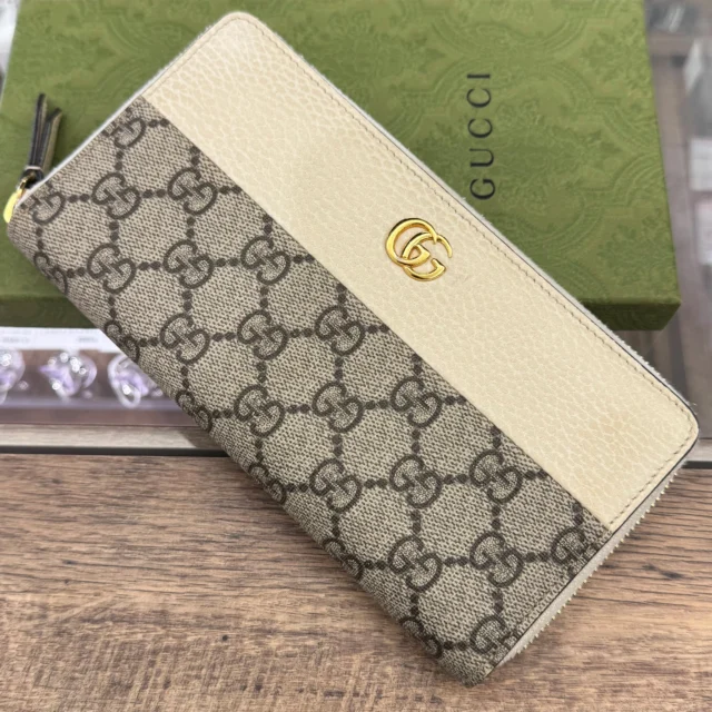 こんにちは〰
かんてい局盛岡店です🎉

GUCCI グッチから、
ダブルGバイカラー
ジップアラウンドウォレットが
店頭に入荷しました😆

GGスプリームキャンバスと
ホワイトレザーの組み合わせが
素敵なこちら✨

ゴールドのダブルGが
高級感たっぷりですね😍！

ぜひ店頭にてご覧ください🙏🏻

8/16(日)までの期間、
ブランド品買取10％UP開催中👍🏻 ̖́-

ブランド時計、ブランドバッグ、
ブランドアパレル等のお買い取りは
かんてい局盛岡店へ🤭

皆さまのご来店お待ちしております🙇🏻‍♀️

#かんてい局盛岡店
#GUCCI
#グッチ
#45617
#ダブルG
#ジップアラウンドウォレット
#ブランド販売
#ブランド買取
#質預かり
#質屋
#岩手
#盛岡
#本宮
#皆さまのご来店お待ちしております