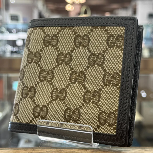 こんにちは‼️
かんてい局盛岡店です💪🏻

GUCCI グッチから、
150413 2つ折り財布が
店頭に入荷しました😄

コンパクトなサイズ感で
ポケットにも収納しやすい⸜🙌🏻⸝‍

人気のGGキャンバス✖レザーが
高級感たっぷりで素敵ですね✨

ぜひ店頭にてご覧ください😆

ブランド品買取10％UPは
8/16(日)までとなっております✋🏻

お家に眠っているブランド品がございましたら
この機会にかんてい局盛岡店に
お持ちください🤭！

皆さまのご来店お待ちしております🙇🏻‍♀️

#かんてい局盛岡店
#GUCCI
#グッチ
#150413
#2つ折り財布
#GGキャンバス
#ブランド販売
#ブランド買取
#質預かり
#質屋
#岩手
#盛岡
#本宮
#皆さまのご来店お待ちしております