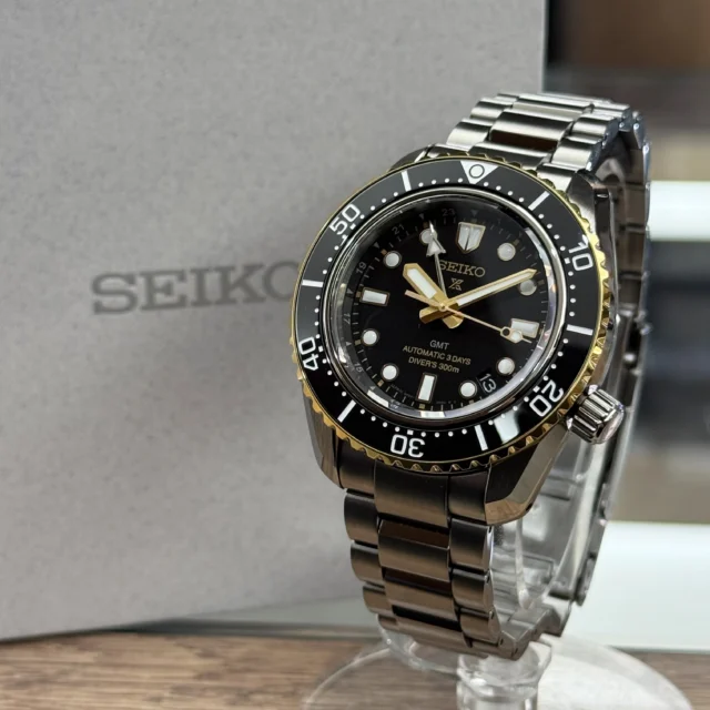 こんにちは☺️
かんてい局盛岡店です‼️

SEIKO セイコーから、SBEJ030 6R54-00R0
PROSPEX プロスペックス ダイバーズ1968
ヘリテージ GMT 限定モデルが
店頭に入荷しました😆

世界500本限定の貴重なお品物🎉

ツヤ感のある漆黒のセラミックベゼルに
ゴールドカラーの差し色が
高級感たっぷりの1本です👍🏻 ̖́-

お探しだった方いかがでしょうか❓

もちろんご試着OK🙆🏻‍♀️！
気になる方はお気軽にお声がけください✋🏻✨

皆さまのご来店お待ちしております🙇🏻‍♀️

#かんてい局盛岡店
#SEIKO
#セイコー
#SBEJ030 6R54-00R0
#PROSPEX
#プロスペックス
#ダイバーズ1968ヘリテージGMT限定モデル
#世界500本限定
＃ブランド時計
#ブランド販売
#ブランド買取
#質預かり
#質屋
#岩手
#盛岡
#本宮
#皆さまのご来店お待ちしております