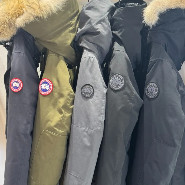 こんにちは⤴⤴
かんてい局盛岡店です🙆🏻‍♀️

CANADA GOOSE カナダグースのダウンが
店頭に着々と並び始めております👍🏻 ̖́-

当店の商品は1点ものとなっておりますので
サイズもモデルも様々…✨

状態が良いものは
すぐに販売済となってしまいますので
お早めに😆！

店頭ではもちろんご試着OK🙆🏻‍♀️

かんてい局盛岡店で
お気に入りの1着を見つけてみませんか🧡💛

皆さまのご来店お待ちしております🙇🏻‍♀️

#かんてい局盛岡店
#CANADAGOOSE
#カナダグース
#ダウンジャケット
#ブランドアパレル
#ちょっと早めの冬支度
#ブランド販売
#ブランド買取
#質預かり
#質屋
#岩手
#盛岡
#本宮
#皆さまのご来店お待ちしております