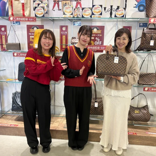 こんにちは！！！
かんてい局盛岡店です👍🏻 ̖́-

かんてい局盛岡店では、
8周年感謝祭、好評開催中🧡💛

今日10/17(土) IBC岩手放送にて
9:25から放送の【じゃじゃじゃTV】にて、
店内の様子を生中継でお伝えさせていただきましたが、
皆さまご覧いただけましたか～❓

生中継放送直後からお問い合わせの電話が
たくさん来ております😳📞✨

リポーターの千葉星子さま、
IBC岩手放送の皆さま、
ご来店ありがとうございました😆！

かんてい局盛岡店の8周年感謝祭は
10/31(土)までとなっております🎃

皆さまのご来店お待ちしております🙇🏻‍♀️

#かんてい局盛岡店
#8周年感謝祭
#IBC岩手放送
#じゃじゃじゃTV
#千葉星子さま
#ご来店ありがとうございました
#ブランド販売
#ブランド買取
#質預かり
#質屋
#岩手
#盛岡
#本宮
#皆さまのご来店お待ちしております